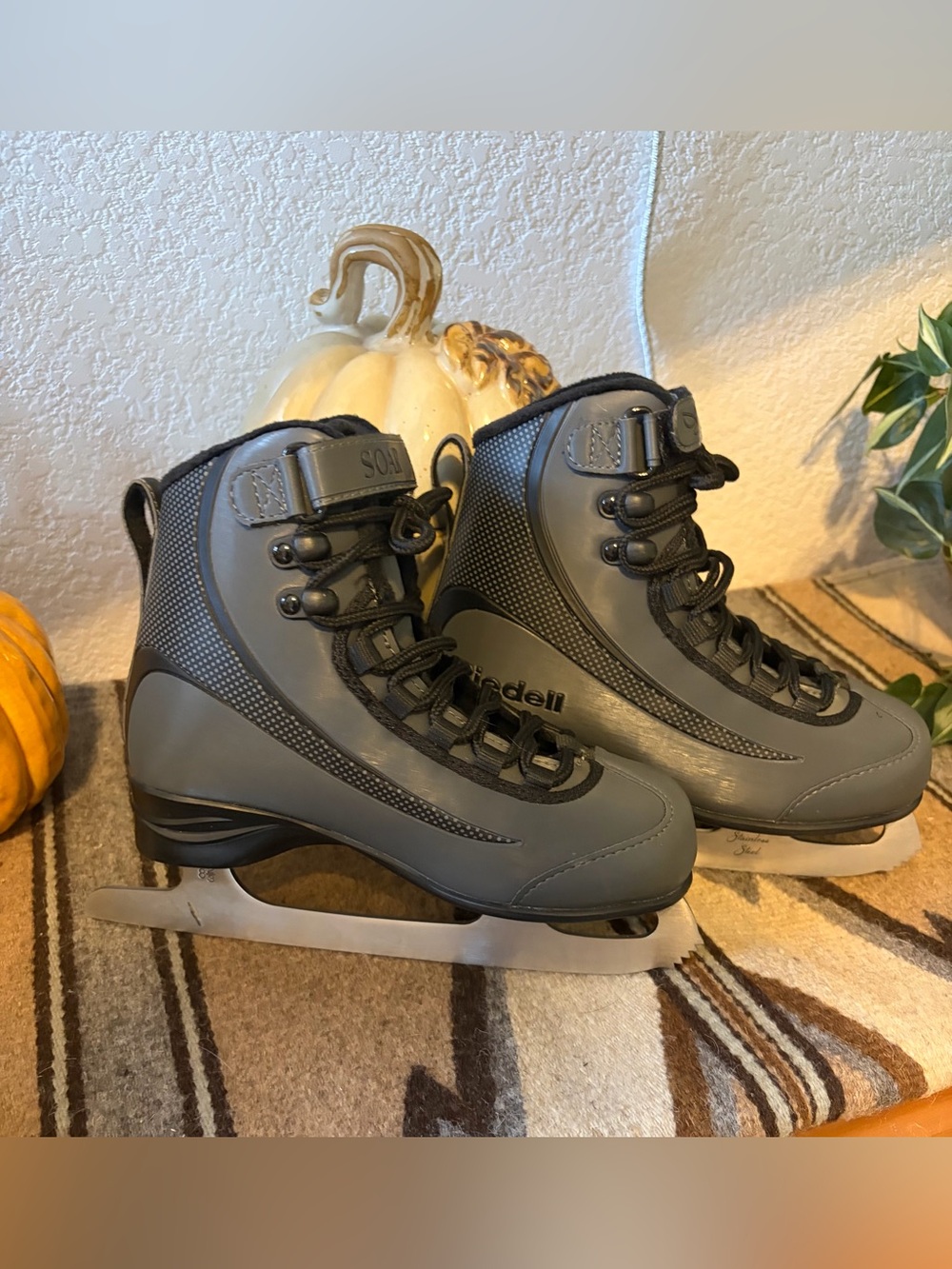 Riedell Soar junior figure ice, skate Gray kids size 3